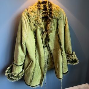 Beautiful green jacket! The inside of the jacket is green faux fur.